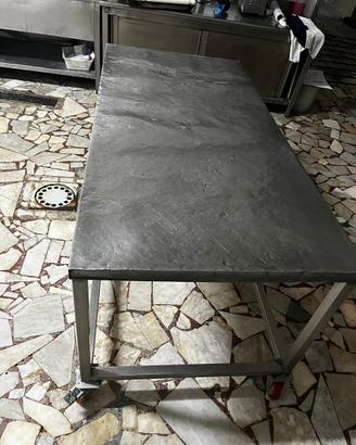 Banchi da lavoro in acciaio