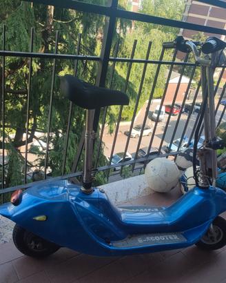 Scooter a batteria per ragazzino