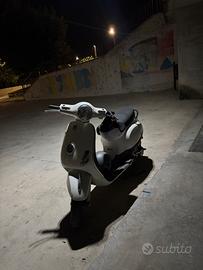 Vespa LX 50 bianca