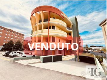 Appartamento di 130 m² con 4 locali e box auto a A