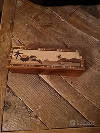 Scatola intarsiata in legno
