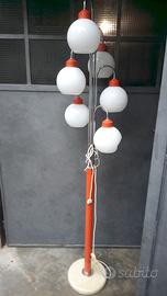 lampada vintage anni 70 una boccia in vetro rotta