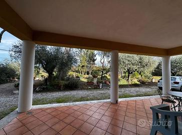 Palombara trilocale con p.auto e giardino