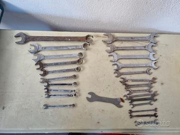 Lotto chiavi inglesi e cacciaviti