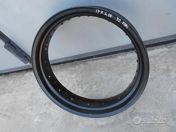 Cerchio motard 17 4.00 32 fori