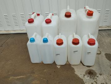 9 taniche di plastica