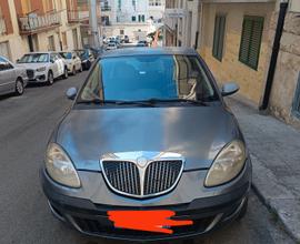 lancia y 