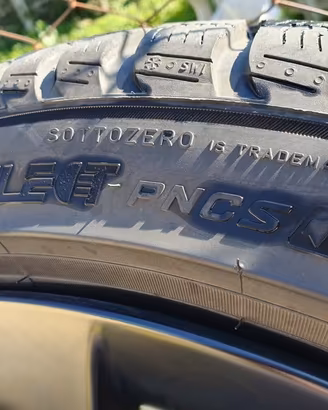 Pneumatici invernali 255 40 20 Pirelli Come nuovi