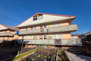 Appartamento di 94 m² con 3 locali e box auto a Se