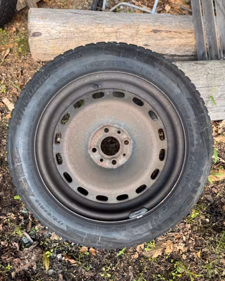 5 gomme invernali Nexen 175/65 R15 + 4 cerchi ferr