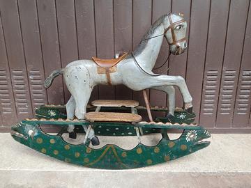 Cavallo a dondolo vintage 