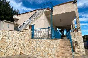 Villa indipendente con vista panoramica e terreno