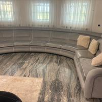 Elegante divano curvo in velluto – 8/9 posti