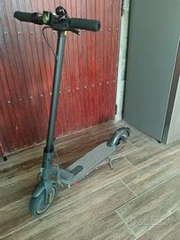 monopattino elettrico velocità 31km  con gps