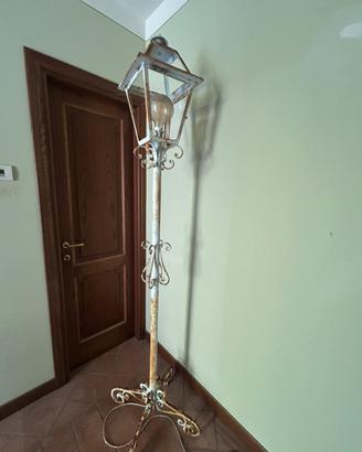 Piantana/ lampione ferro battuto