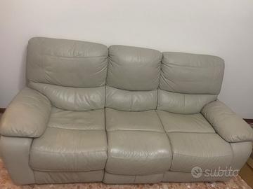 Divano in pelle con movimento apertura due sedute