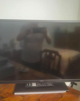 SMART TV HITACHI 32 POLLICI LCD ROTTO