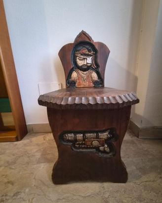 sedia scolpita a mano contenitore