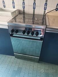 Cucina a gas 4 fuochi con forno elettrico