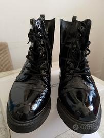 stivaletti neri vernice 