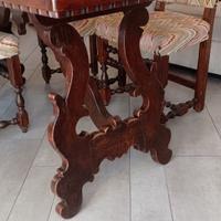 Tavolo in noce e sedie