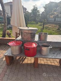 Pentole per la salsa di pomodoro