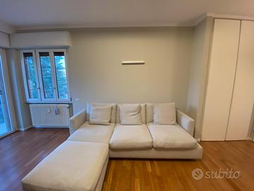 Divano con pouf e letto estraibile