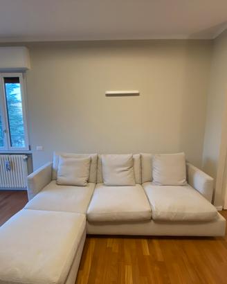 Divano con pouf e letto estraibile