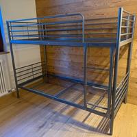 Letto a castello triplo in metallo