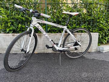 Bici trekking Carraro - Azimut con cambio Shimano
