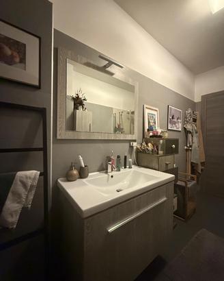 Mobile bagno con cassettone+ specchio +colonna