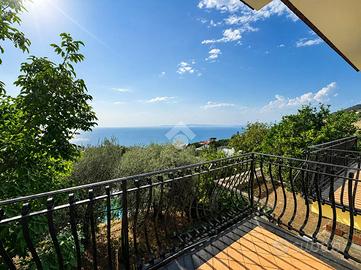 VILLA SINGOLA A VICO EQUENSE
