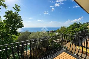 VILLA SINGOLA A VICO EQUENSE