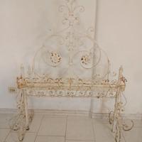 ANTICO PORTA VASI, Fioriera in ferro battuto.