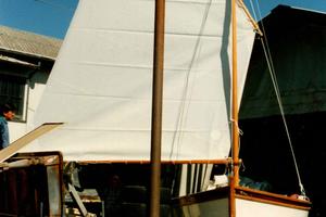 Barca - lancia a motore con vela con carrello