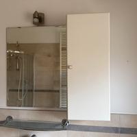 Mobile bagno con specchio e armadietto laterale