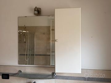 Mobile bagno con specchio e armadietto laterale