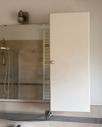 Mobile bagno con specchio e armadietto laterale