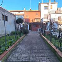 Casa abbinata con garage e giardino centro Chiarav