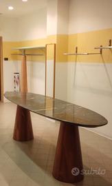 Tavolo in marmo con basi in ciliegio 