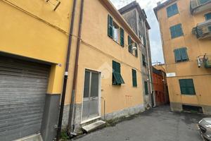 4 LOCALI A GENOVA