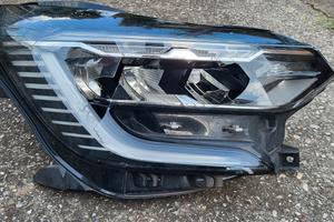 Faro rotto Renault Captur II modello Intense Dci 