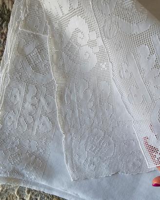 Coperta in lino con ricamo sfilato siciliano