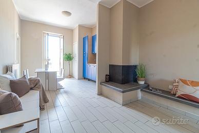 Trilocale ristrutturato in piccola palazzina
