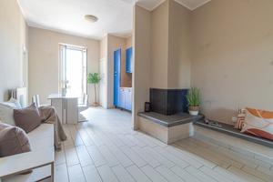 Trilocale ristrutturato in piccola palazzina