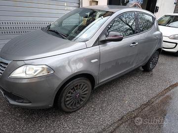 Lancia Ypsilon 1.2 69 CV 5 porte S&S Silver