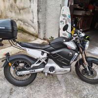 Super Soco TC-Max con bauletto