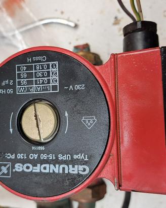 Pompa circolatore per caldaia GRUNDFOS UPS 15-50 9