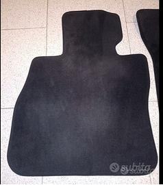 TAPPETINI ORIGINALI BMW F40 IN MOQUETTE NERA