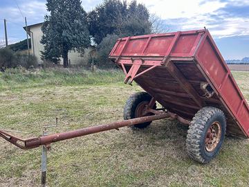 Rimorchio agricolo ribaltabile